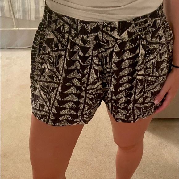 Patterned shorts with pockets | size M - Picture 3 of 7